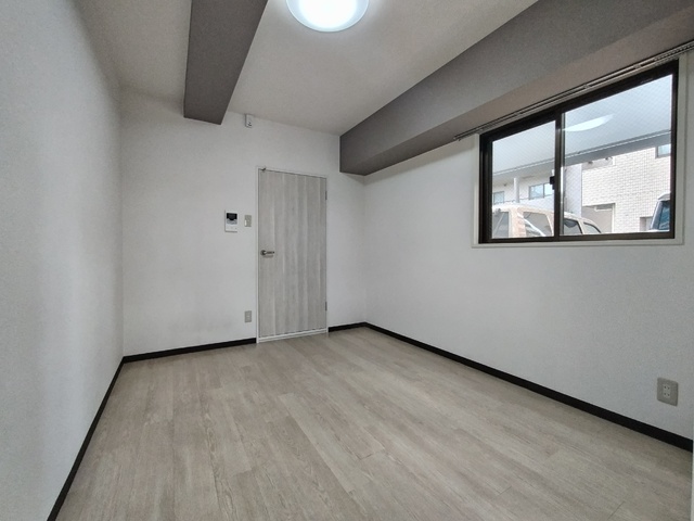 居室・リビング　☆角部屋ならではの２面採光☆