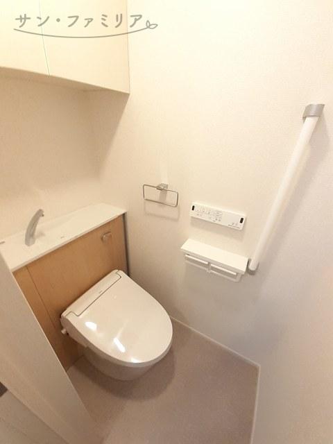 トイレ　別物件同一モデル写真