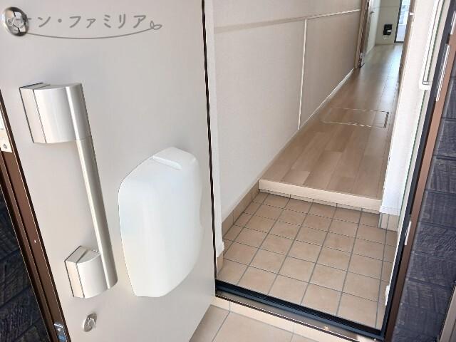 玄関　別物件同一モデル写真
