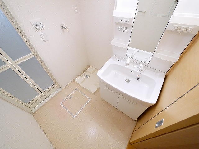 洗面設備　コンパクトで使いやすい洗面所