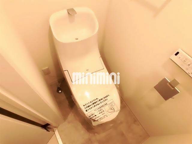 トイレ　温水洗浄便座です