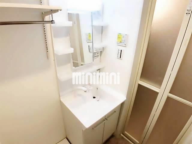 洗面設備　洗面用品が多く置けます