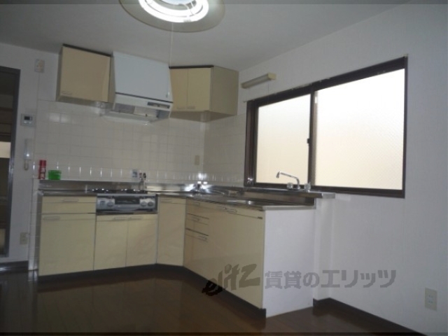 キッチン　エル字型キッチンです