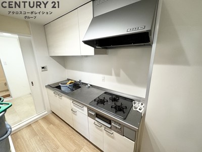 キッチン　3口ガスコンロ付で機能的なキッチンです！