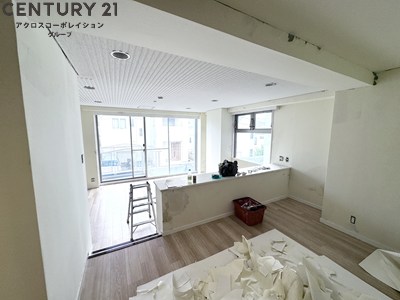 居室・リビング　日当たり良好な10.5帖の広いLDK。