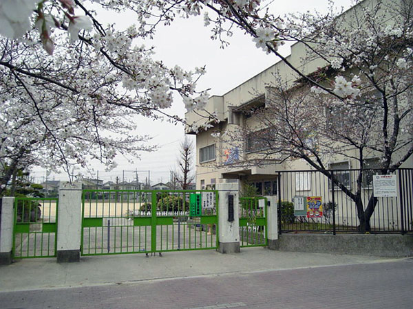 小学校　八尾市立山本小学校（小学校）まで219m