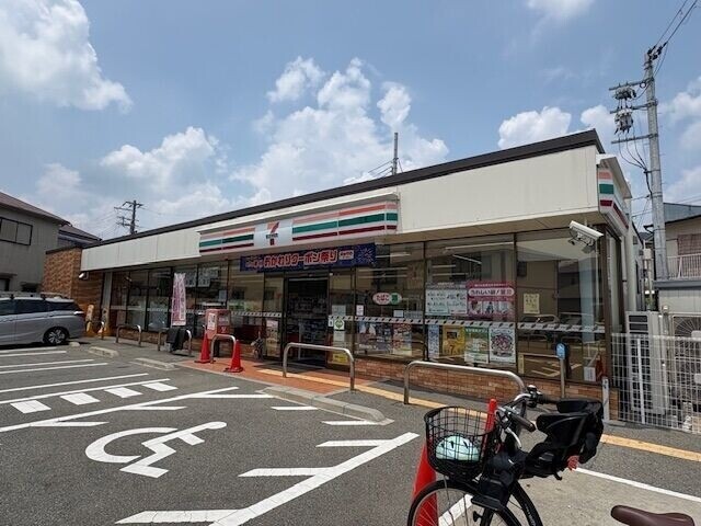 コンビニ　セブンイレブン箕面坊島1丁目店（コンビニ）まで547m