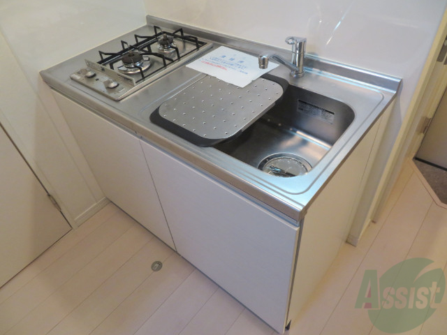 キッチン　シンプルなキッチンです。一人暮らしにはちょうどいいサイズ。