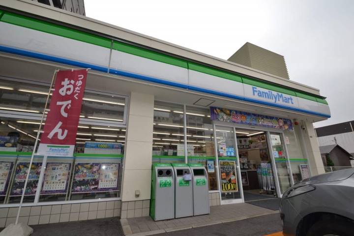 コンビニ　ファミリーマート東雲本町店（コンビニ）まで735m