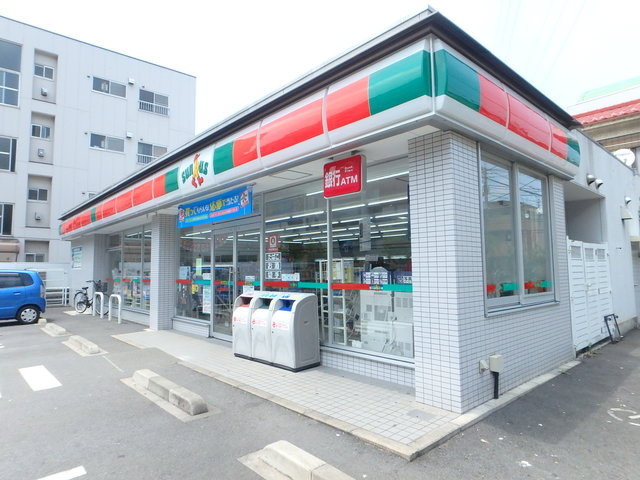 コンビニ　サンクス足立綾瀬3丁目店（コンビニ）まで157m