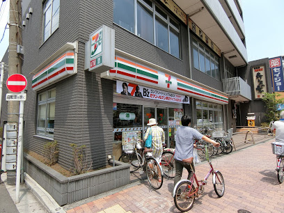 コンビニ　セブンイレブン（コンビニ）まで119m