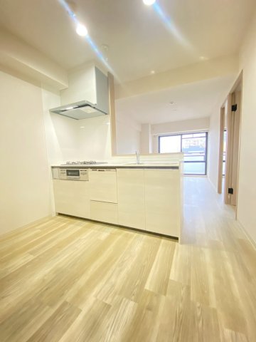 キッチン　3口コンロの広々としたキッチン