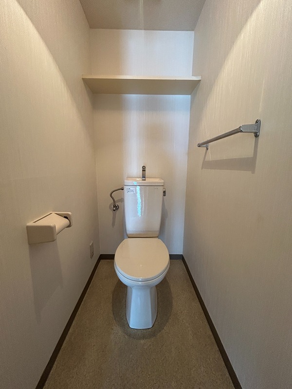 トイレ　※写真は303号室