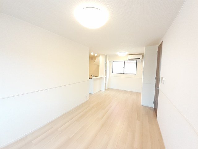 居室・リビング　ゆったり過ごせる居間です