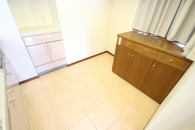 キッチン　キッチン裏のスペースも広い☆