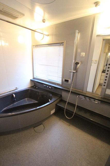 バス・シャワールーム　こんなに広いお風呂、見たことない☆