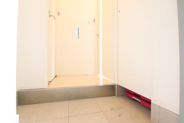 玄関　※別室の参考写真の為、現況優先です。