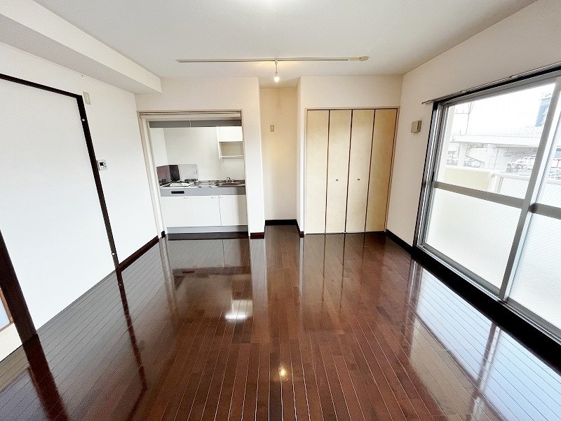 居室・リビング　★洋室10.7帖★