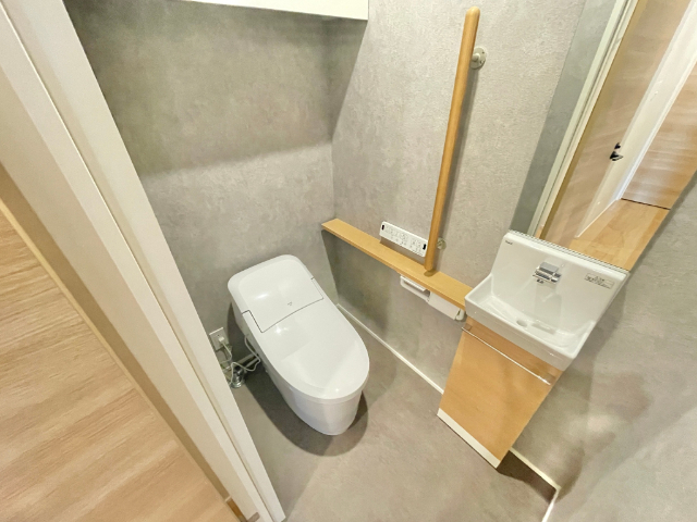 トイレ　温水洗浄便座完備