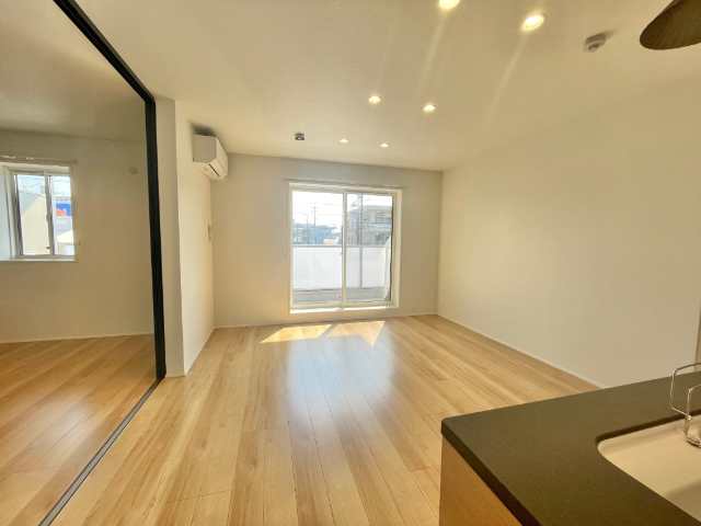 その他　全室照明付エアコン完備