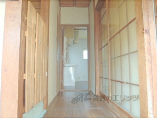 その他部屋・スペース　明るい廊下