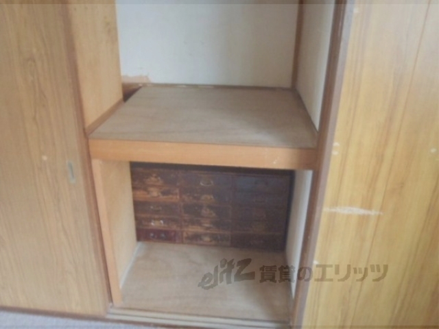 収納　２階南側洋室