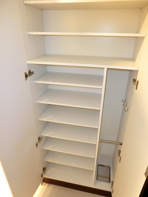 収納　同物件別号室の写真です。