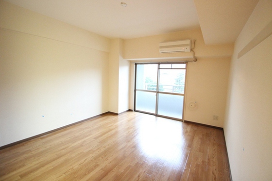 居室・リビング　※別部屋の写真です