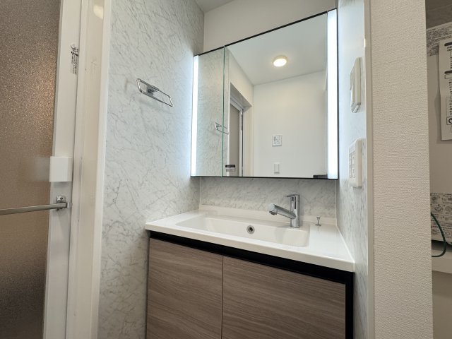 トイレ　同社施工の同型モデルになります。