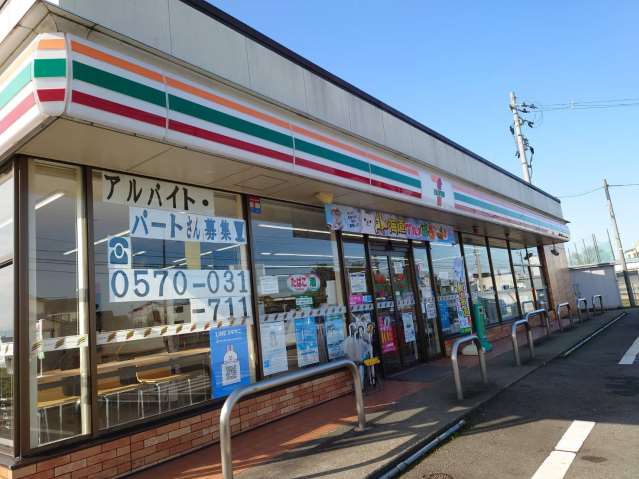コンビニ　セブン－イレブン射水八塚店（コンビニ）まで855m