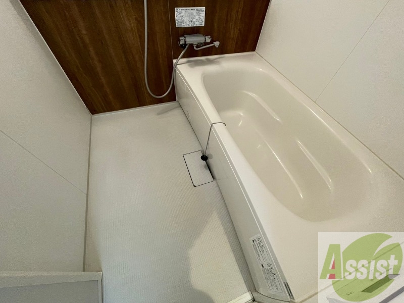 バス・シャワールーム　お風呂になります。一日の疲れを癒してくださいね。