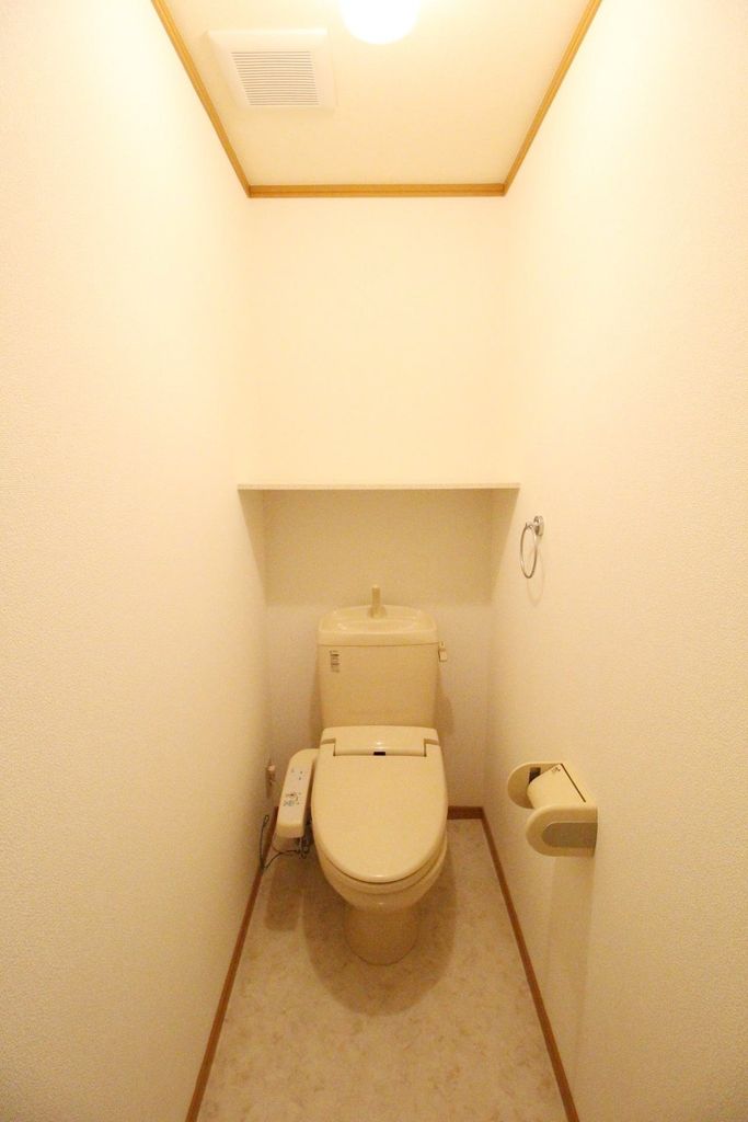 トイレ　※代表タイプの写真のため実際と異なる場合がございます