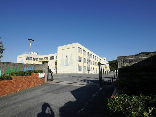 小学校　中間市立中間西小学校（小学校）まで400m