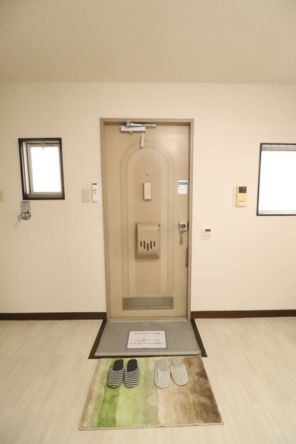 玄関　毎日通る玄関はこちら☆