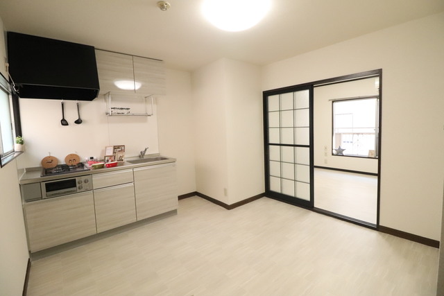 居室・リビング　白を基調とした清潔感のある空間☆