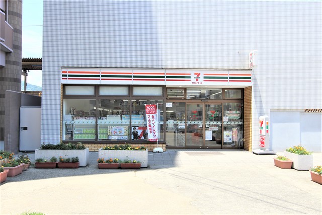 コンビニ　セブンイレブンハートインJR鷹取駅改札南口店（コンビニ）まで263m