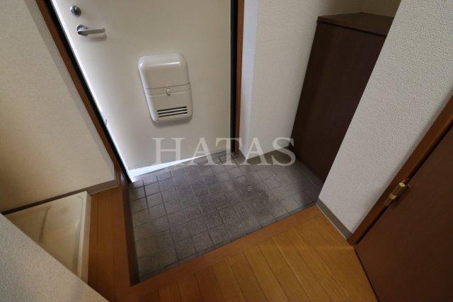 玄関　同物件別部屋になります。