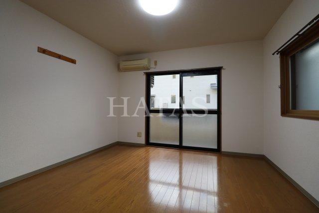 居室・リビング　同物件別部屋になります。