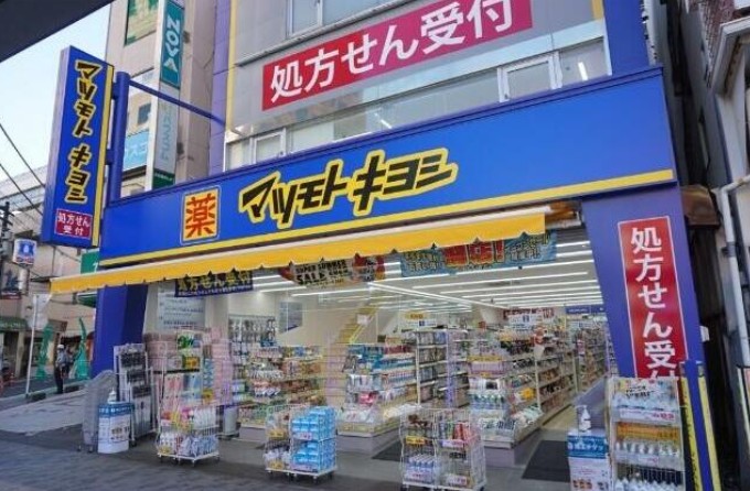 ドラックストア　マツモトキヨシ新越谷駅前店（ドラッグストア）まで442m