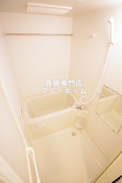 バス・シャワールーム　浴室乾燥機付きのお風呂！