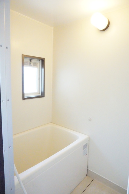 バス・シャワールーム　窓のあるバスルーム