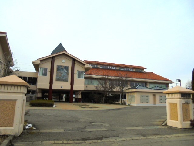 中学校　塩尻市立塩尻西部中学校（中学校）まで1551m