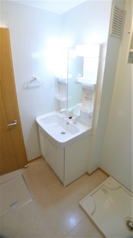 洗面設備　※他号室の写真です。