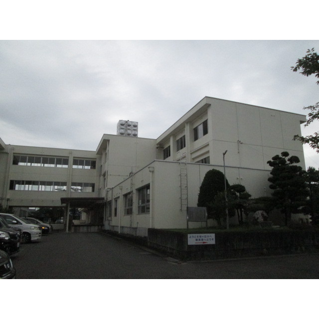 小学校　桜ヶ丘小学校（関）（小学校）まで990m