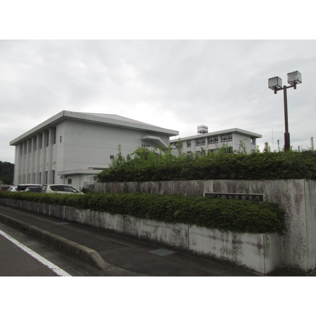 中学校　桜ヶ丘中学校（関）（中学校）まで2100m