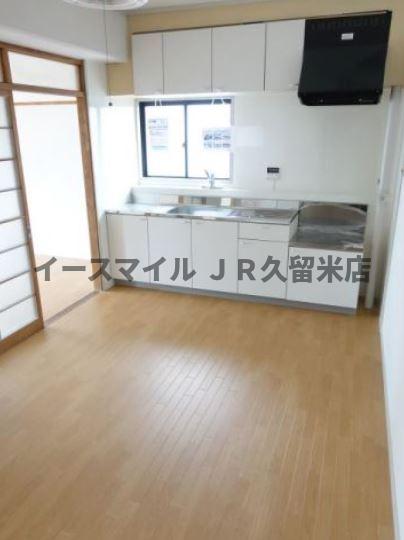 居室・リビング　こちらの居間で趣味の時間をお楽しみください