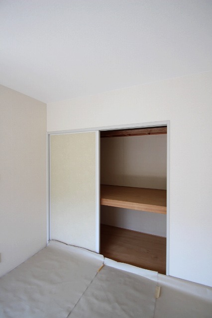 収納　同物件別号室の写真です。