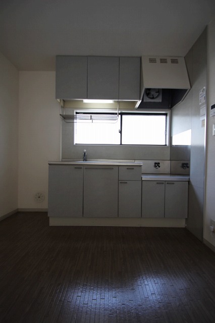 キッチン　同物件別号室の写真です。