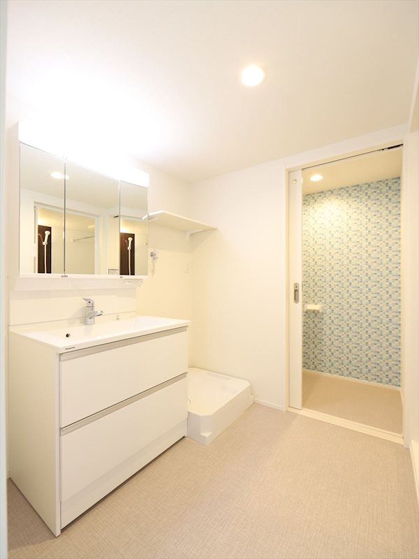 洗面設備　脱衣所　独立洗面台（シャンプードレッサー付）