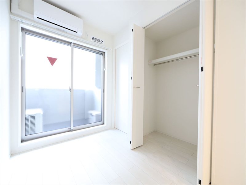 その他部屋・スペース　洋室3.5帖　クローゼット付　エアコン完備　バルコニー